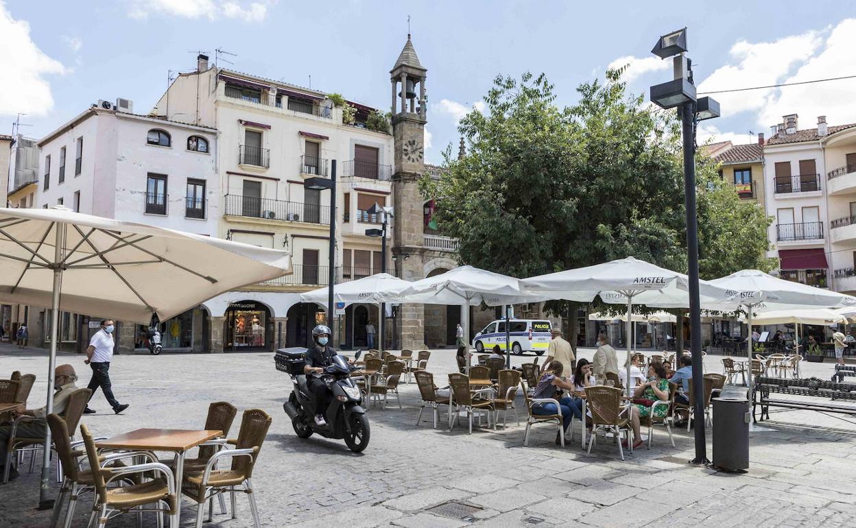 Terraza en la plaza mayor de Plasencia. 