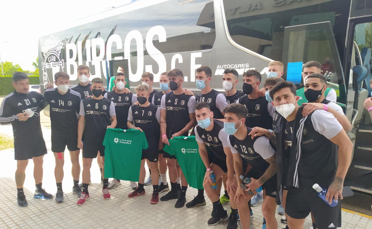 El Burgos, con la camiseta de apoyo a la enfermedad. 