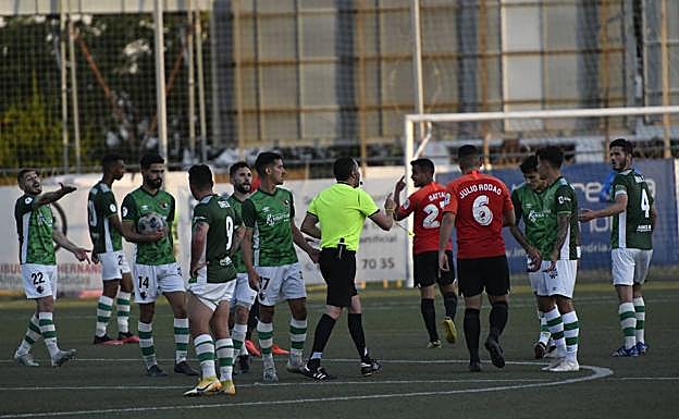 Cacereño y Montijo no pudieron pasar del empate en un encuentro con pocas ocasiones.