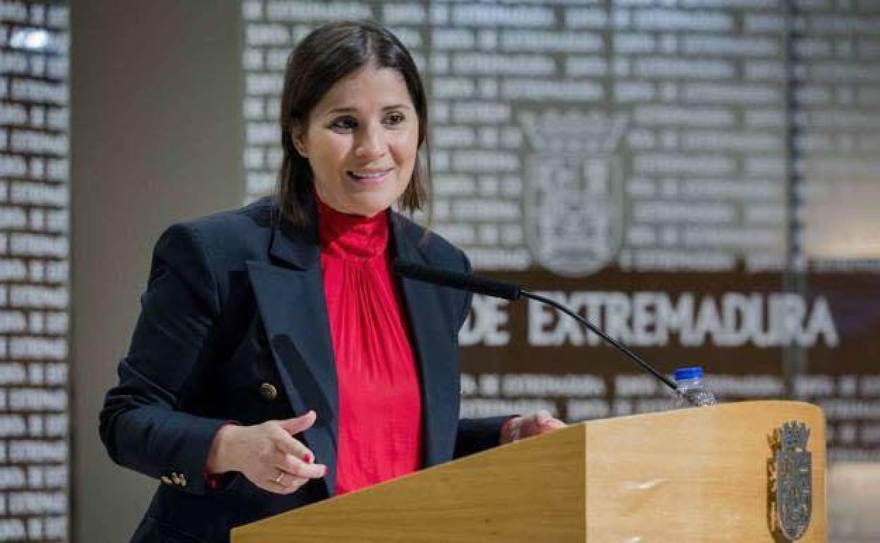 La portavoz de la Junta y consejera de Igualdad, Isabel Gil Rosiña. 