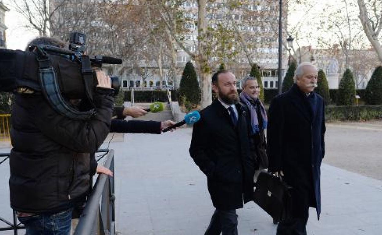 Imagen de archivo de José García Lobato, exalcalde de Almendralejo, durante una de su visitas a Madrid para declarar en la Audiencia Nacional. 