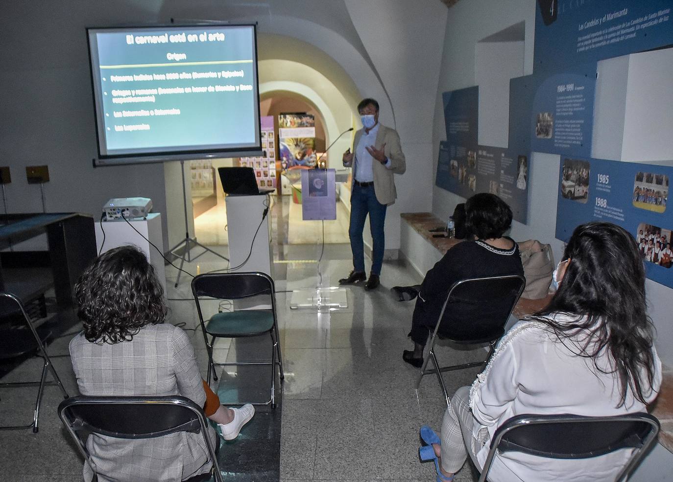Conferencia en el Museo del Carnaval.