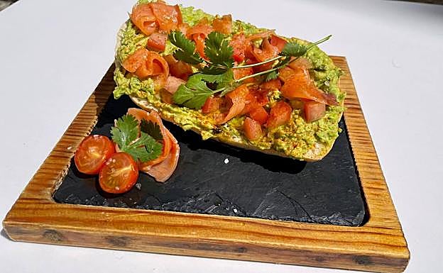 Tosta de aguacate y salmón de El Silencio.