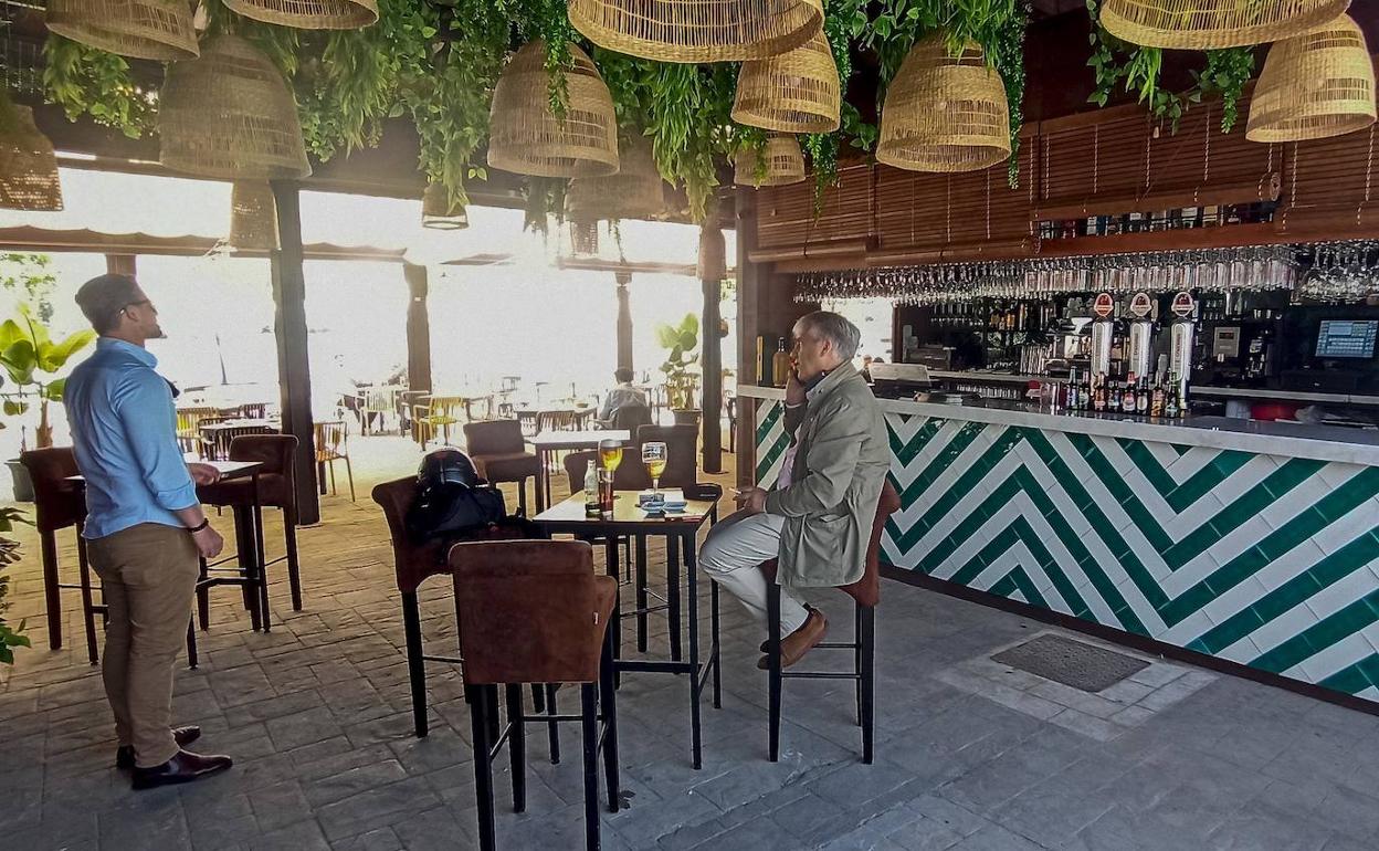 Interior del nuevo local de La Rana Loca, en el paseo de la margen derecha. 