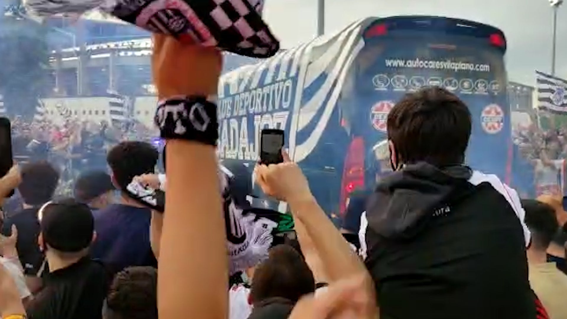 Así ha recibido la afición al Badajoz antes de la final por el ascenso