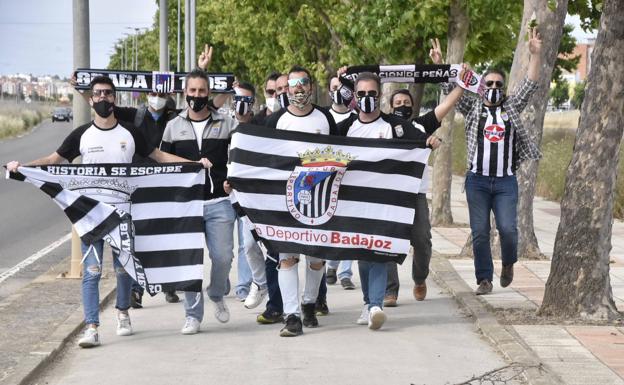 Los aficionados comienzan a llegar a El Nuevo Vivero