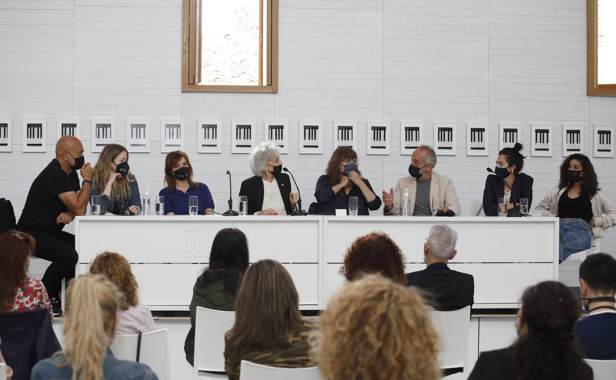 Actores y directoras han debatido sobre el estado de su sector en el Gran Teatro de Cáceres . 