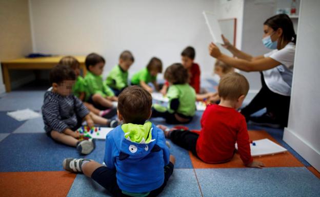 La Junta contempla que los niños de solo un año puedan ir al colegio