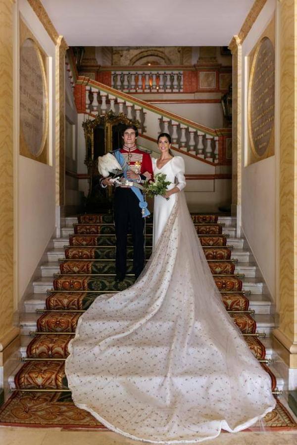 Carlos Fitz-James Stuart y Belén Corsini posan tras la ceremonia.