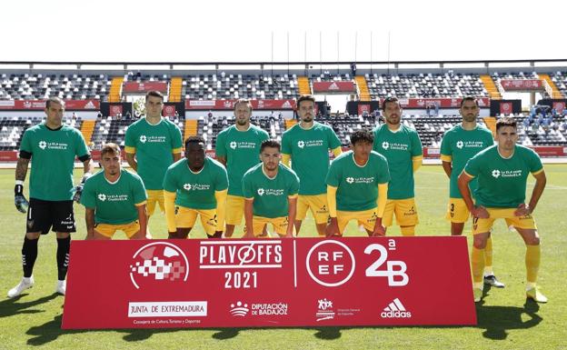 Los 16 equipos saltaron al césped con la camiseta verde para dar visibilidad a la ELA, en la imagen el UCAM