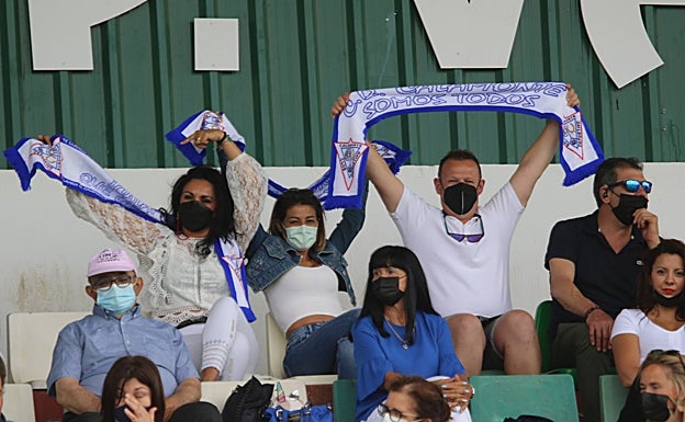 La afición del Calamonte volcada con su equipo. 
