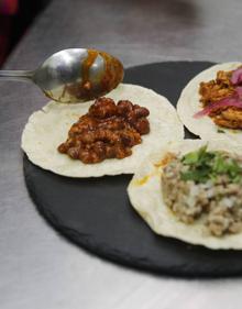 Imagen secundaria 2 - Doña Loren, tacos genuinos en mitad de Cáceres