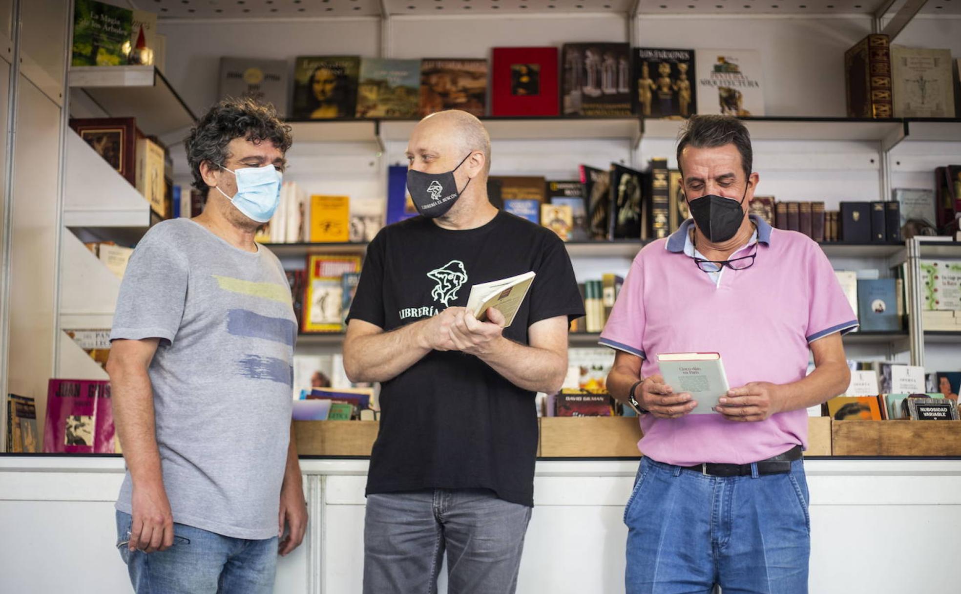 Jaime Naranjo, Antonio Sánchez y Alfonso Agúndez iniciaron la Feria del Libro en el año 2000 .