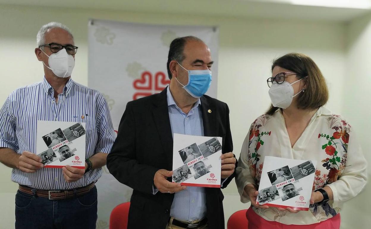 De izquierda a derecha, Ignacio López, Damián Niso e Inmaculada Godoy. 