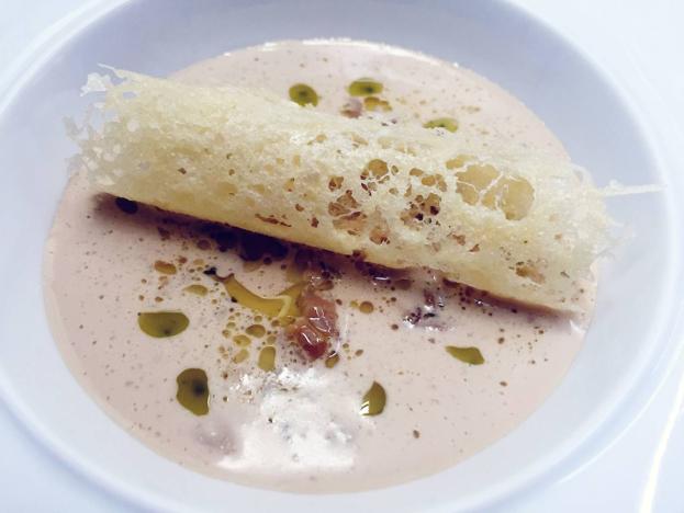 Sopa de boletus con parmesano de Arco.