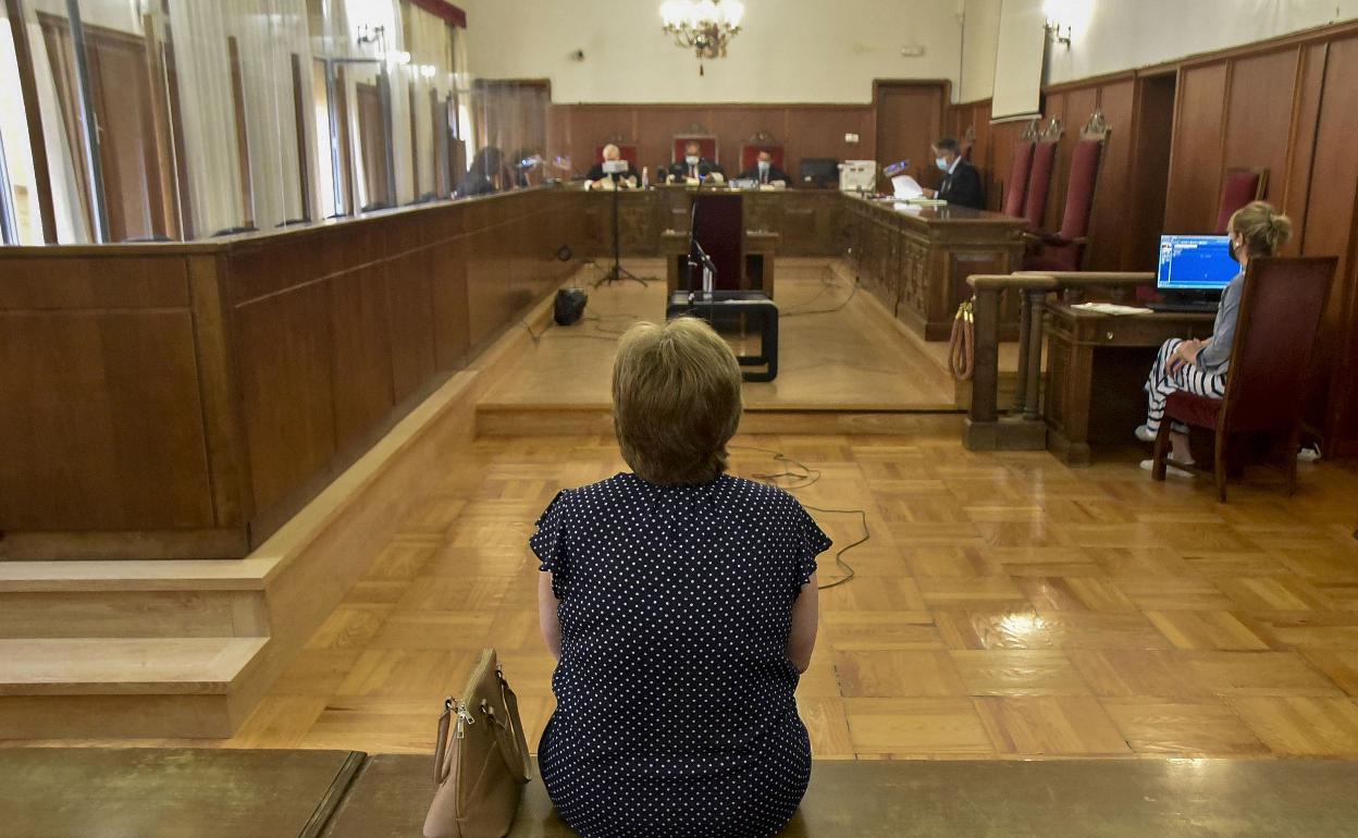 La acusada el día que se celebró el juicio en la Audiencia de Badajoz.
