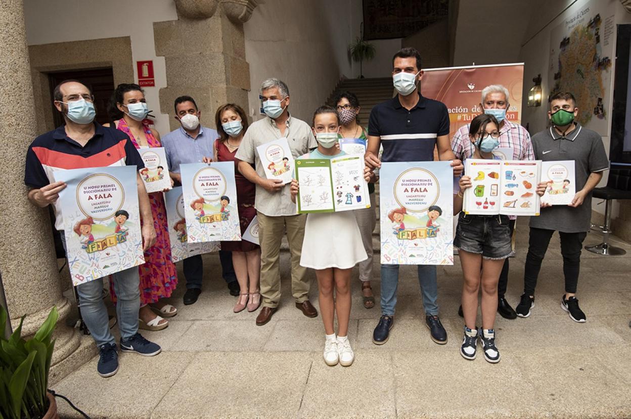 Presentación ayer del diccionario en Cáceres. 