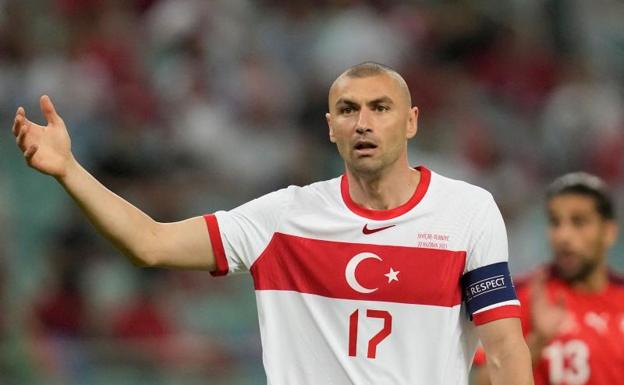 Burak Yilmaz, durnate u partido de la Eurocopa. 