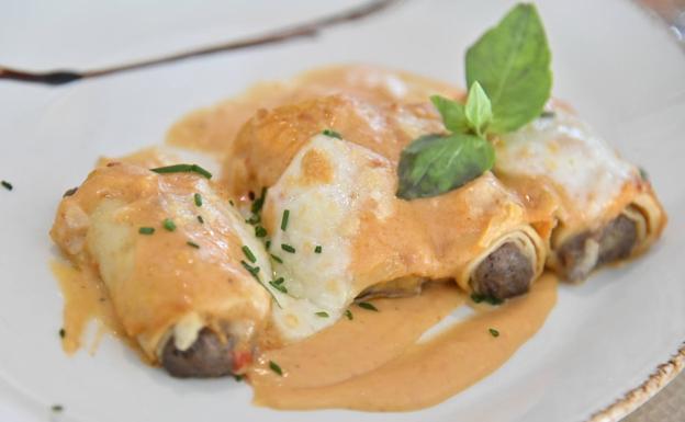 Ración de canelones de rabo de toro, en Crisol.