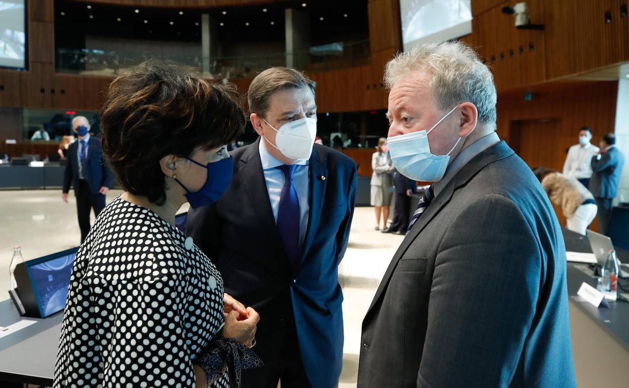 El ministro de Agricultura durante el encuentro en Luxemburgo.