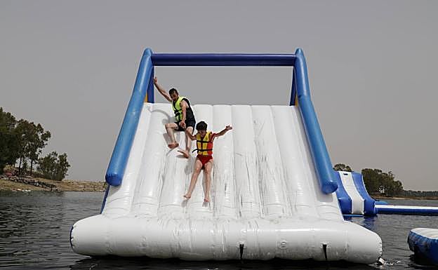 Chapuzones y diversión en Orellana. 