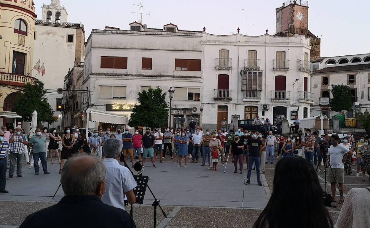 Concentración de los trabajadores de Alburquerque por impago de nóminas. 