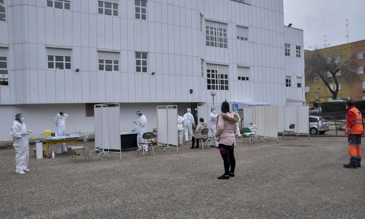 Pruebas diagnósticas realizadas en el centro de salud de La Paz, en Badajoz, el pasado enero. 