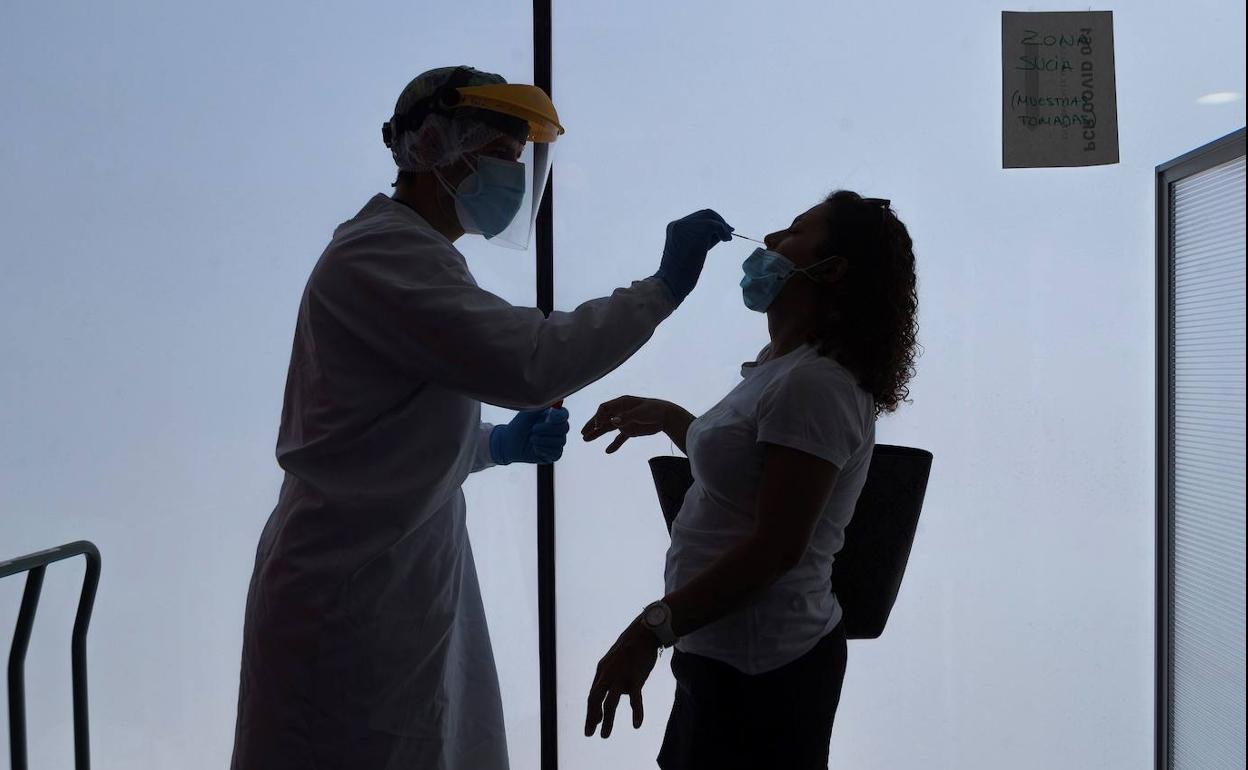 Dos mujeres muertas por covid y 430 contagios durante el último día en Extremadura