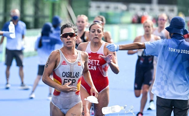 Miriam Casillas durante el sector de carrera a pie en los Juegos de Tokio. 