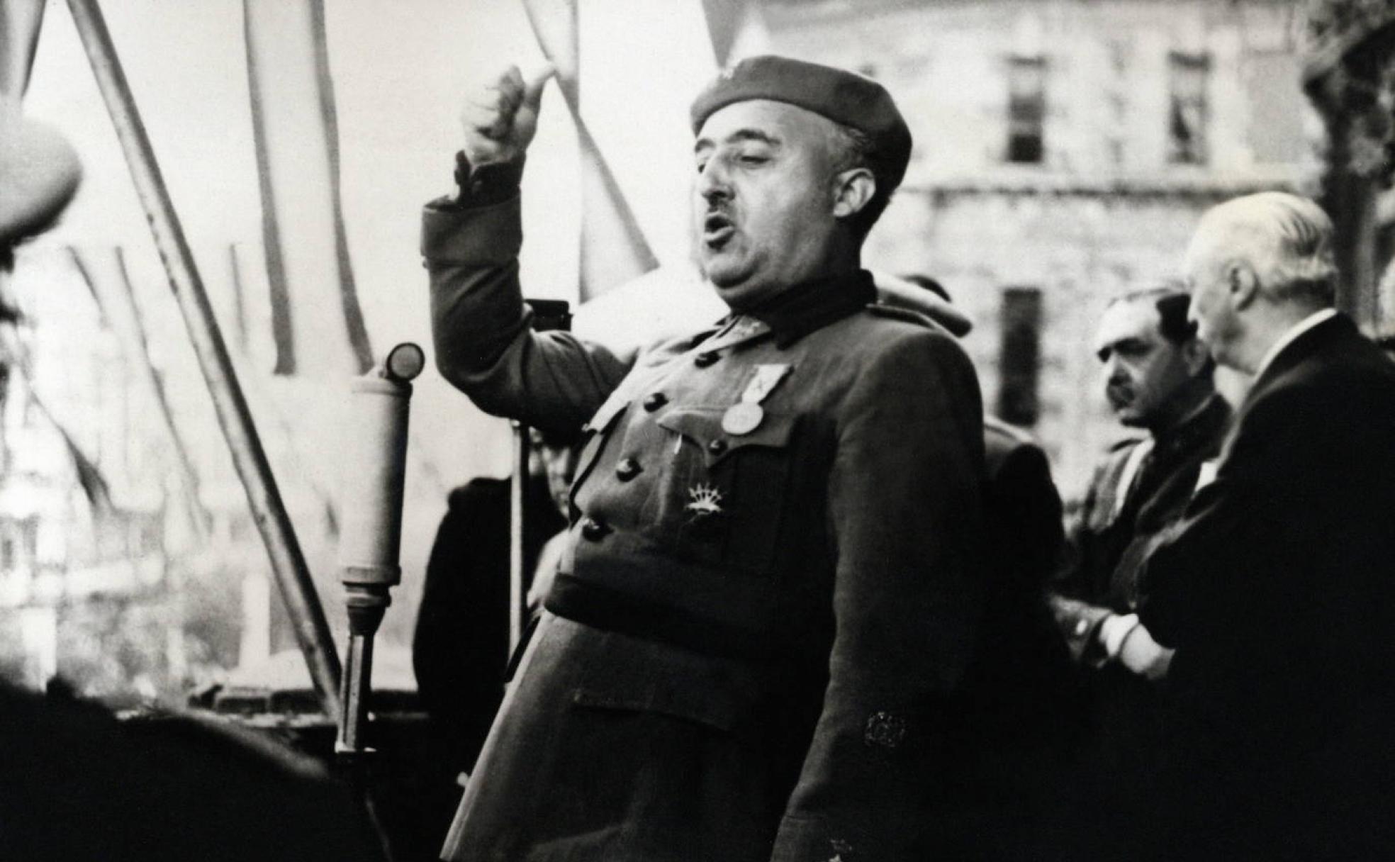 Franco victorioso. Comparecencia del Caudillo tras ganar la guerra. 