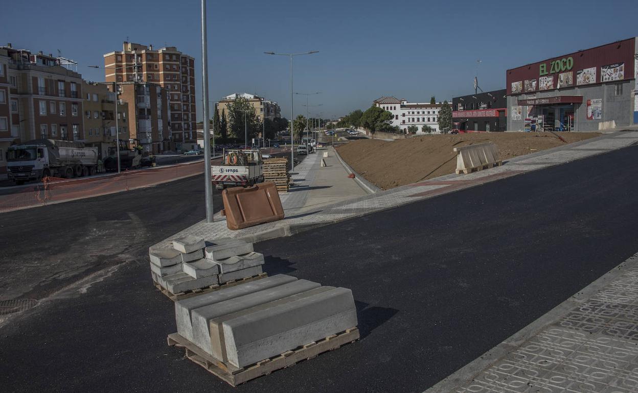 Los carriles recién asfaltados en la avenida Saavedra Martínez. 