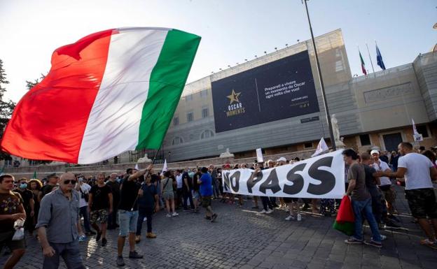 Protesta en Roma contra el pasaporte covid. 