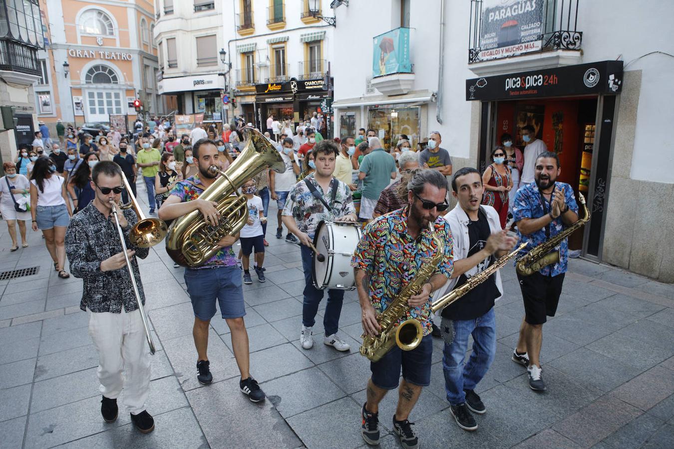 Pasacalles de Manteca Grass Band este jueves.