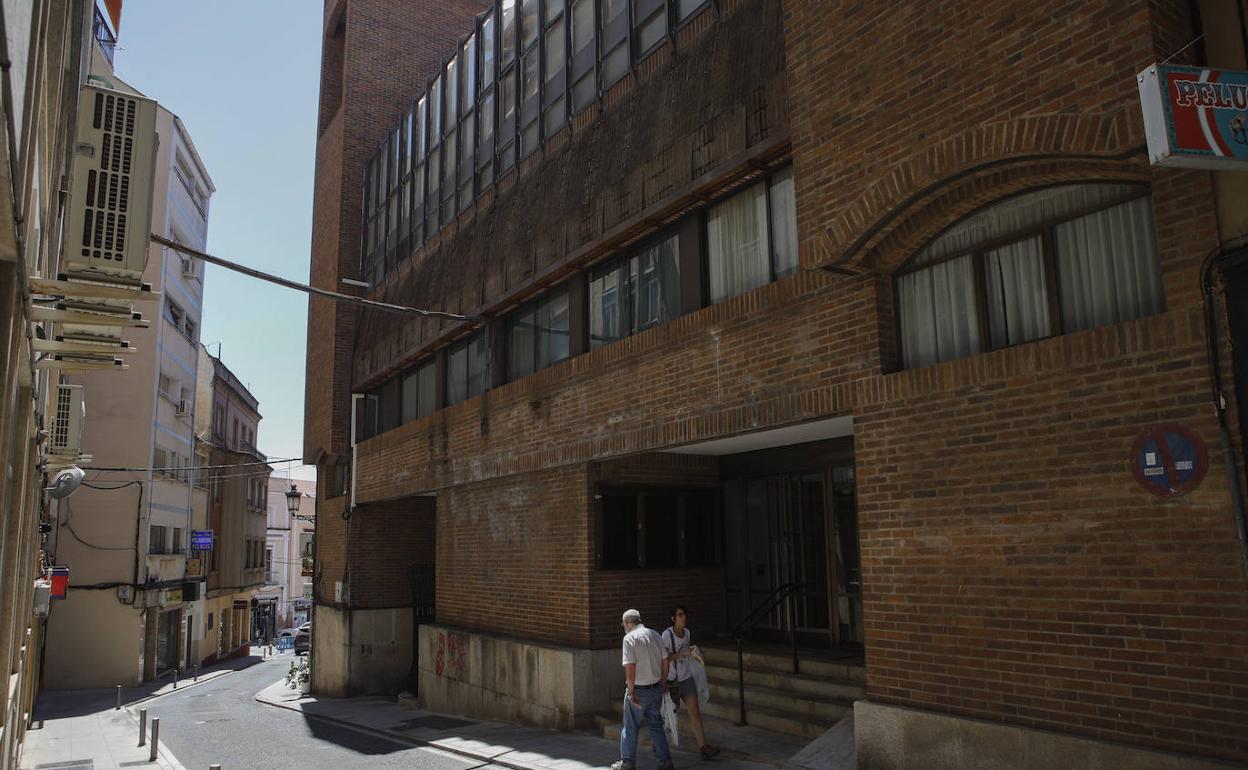 Edificio de Clavellina, que acogió la Obra Cultural y el aula de Cultura de Caja Extremadura.