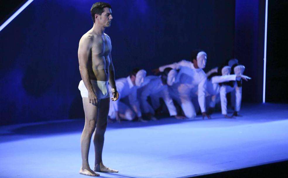 Alejo Sauras, al inicio de la representación de Edipo, ayer noche en el Teatro Romano de Mérida. 