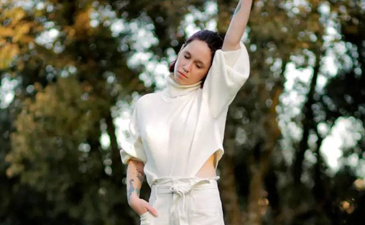 Celia Bsoul abre este viernes el ciclo 'Letras en el parque' con un concierto junto al río