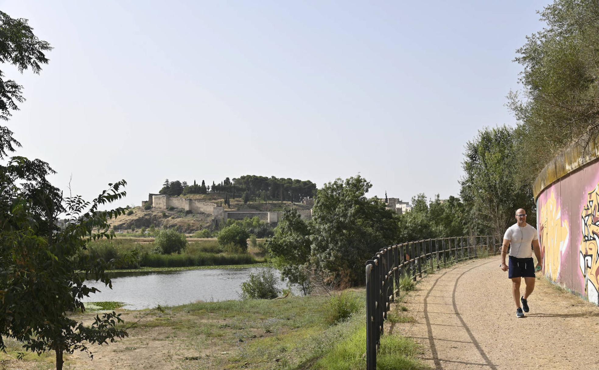 Zona de la margen derecha a la que llegará la pasarela desde el Pico.