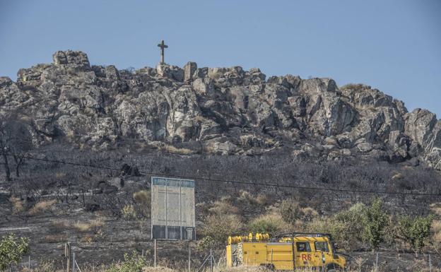 Zona quemada junto al Risco de San Blas el jueves en Alburquerque.
