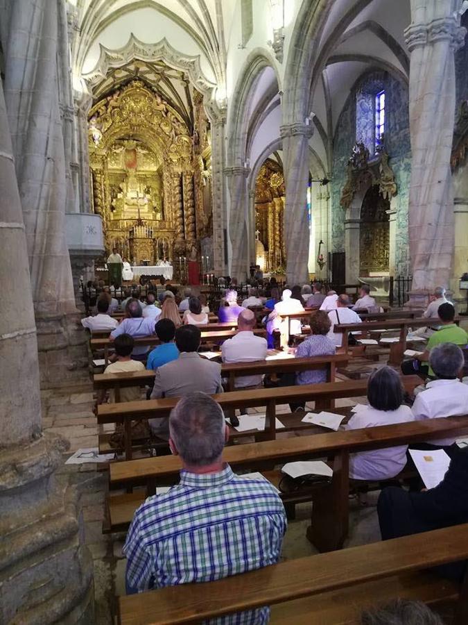 Esta iglesia de Olivenza fue mandada levantar en el siglo XVI como lugar de residencia de los obispos de Ceuta, obispado del que fue sede entre 1512 y 1570.