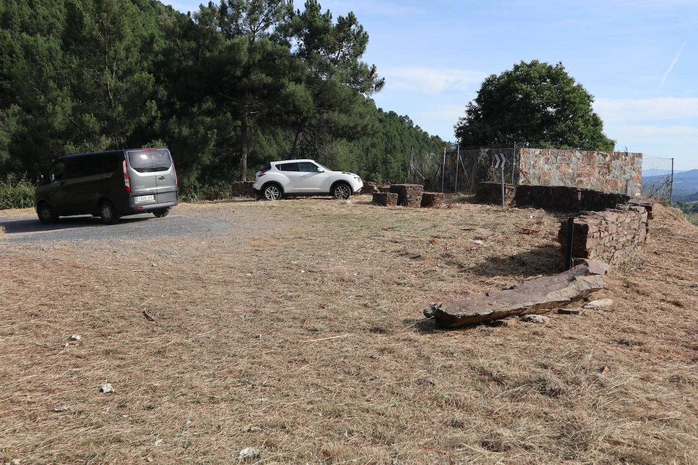 Esta calzada romana no es tan bien conservada como la del puerto de Santa Clara, en la misma comarca y que parte de San Martín de Trevejo. Esta ruta de Robledillo de Gata es igualmente interesante pero mucho más solitaria, de un encanto especial.
