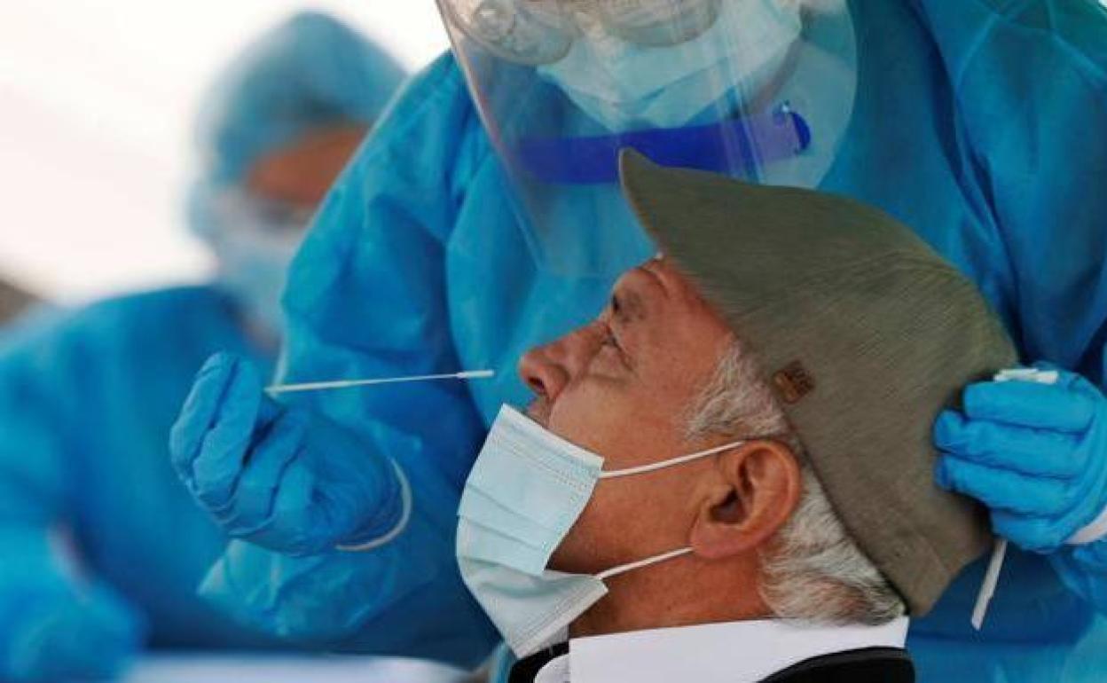 Coronavirus en Extremadura: Los positivos bajan a los 220 casos en una jornada con seis muertos