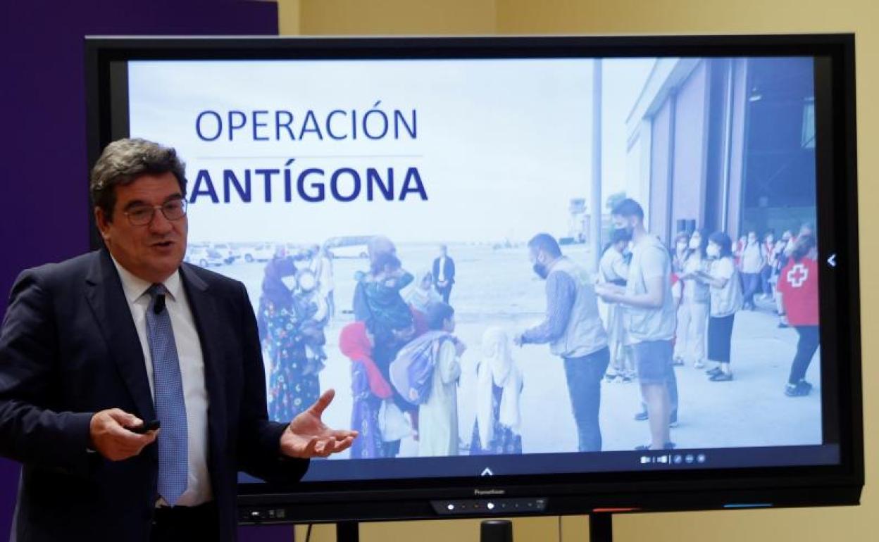 El ministro de Inclusión, Seguridad Social y Migraciones, José Luis Escrivá, explica la 'operación Antígona'.