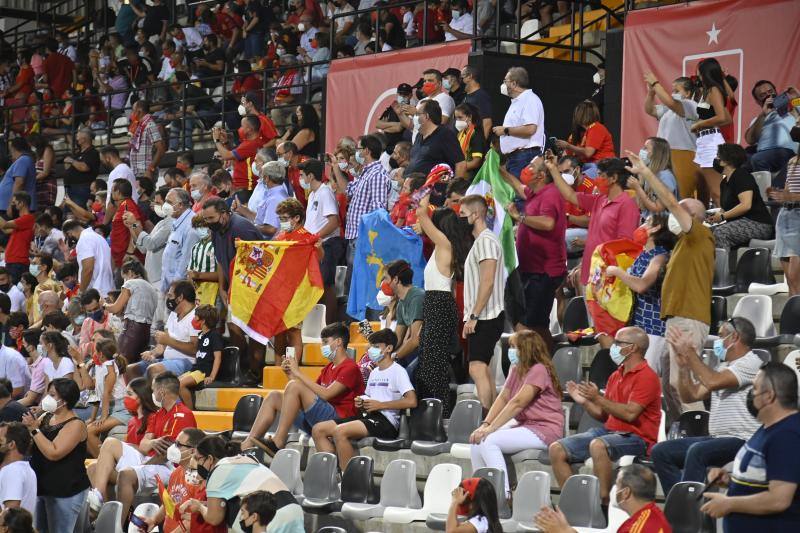 Fotos: La afición extremeña disfruta con la selección de Luis Enrique en el Nuevo Vivero