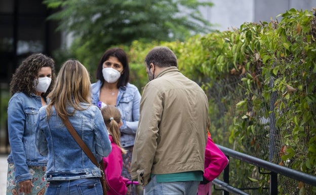 Las dos hermanas del Alba Plata no podrán entrar al colegio sin mascarilla