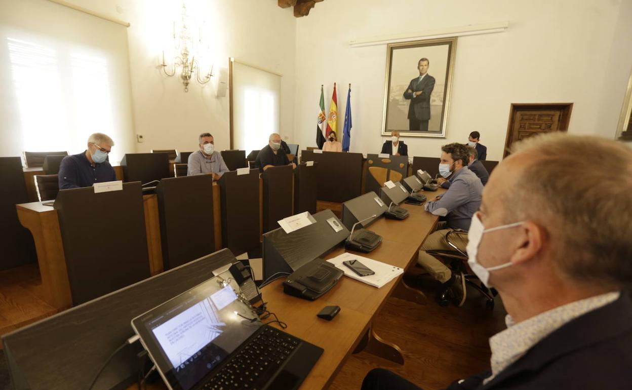 Reunión del grupo de trabajo sobre los usos futuros del hospital provincial.