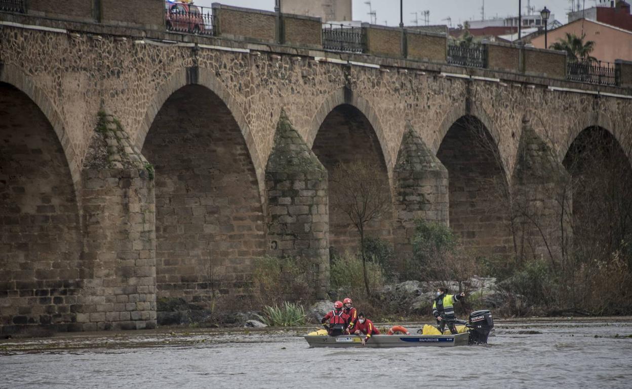 La Guardia Civil durante la operación de rescate de los cuerpos en enero. 