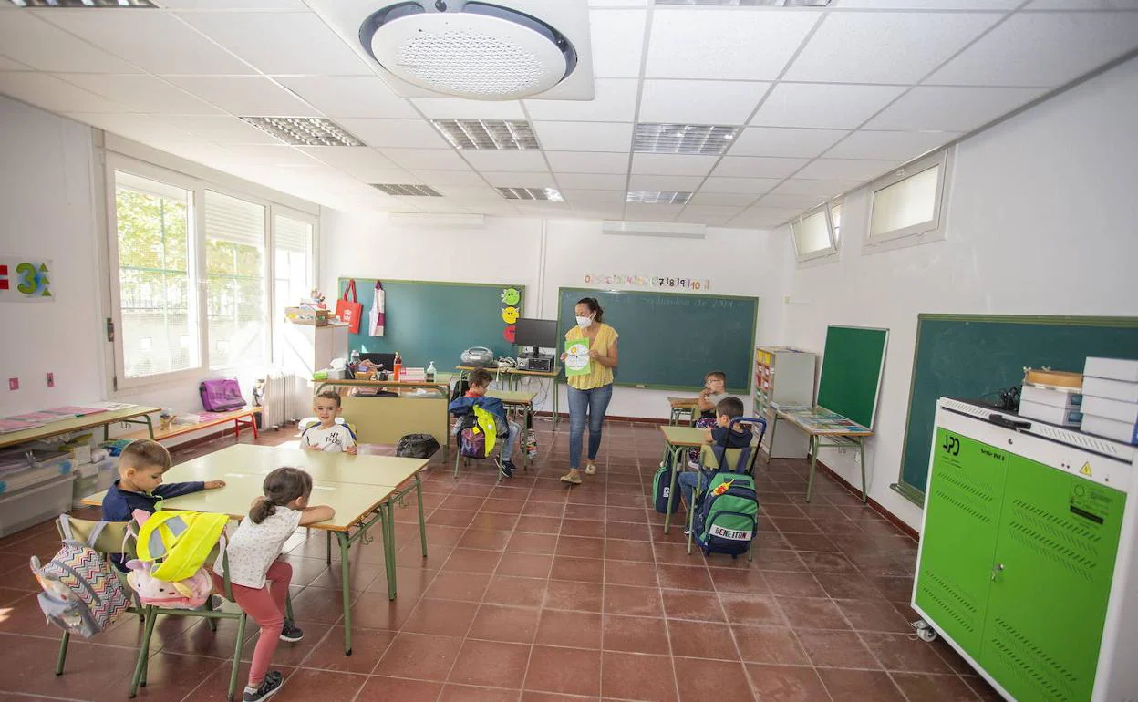 La Junta contratará 167 docentes para poner en marcha dos programas de apoyo educativo