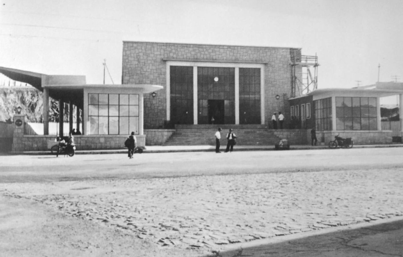 La última gran obra de Ángel Pérez fue la Estación de Autobuses de la calle Gil Cordero, en 1963.