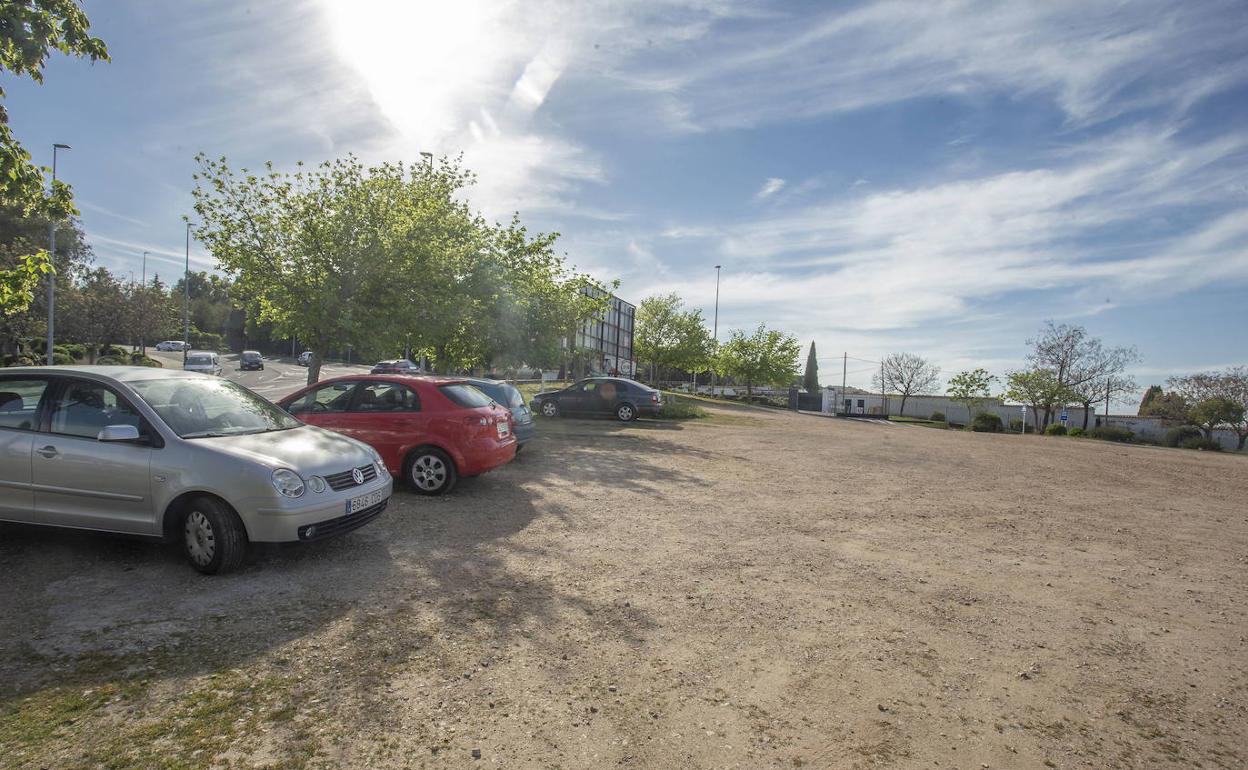 Zona entre las Delicias y la avenida de Extremadura para el parking. 