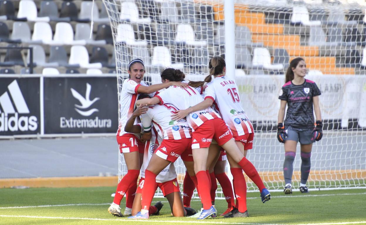 Las jugadoras del Santa en el último duelo liguero disputado en el Nuevo Vivero. 